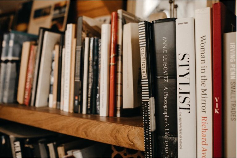 How to Write Biographies for the Digital Era