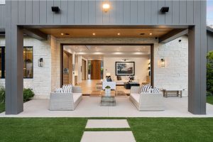 How High-End Homes Seamlessly Connect Indoor and Outdoor Spaces
